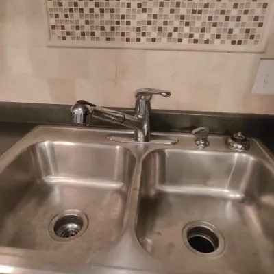 Kitchen pull-out faucet replacement — gallery image 1