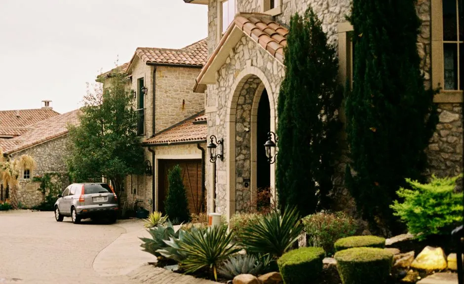 Smart Fix vs. DTX Handyman Services in Dallas: Fees and Warranty