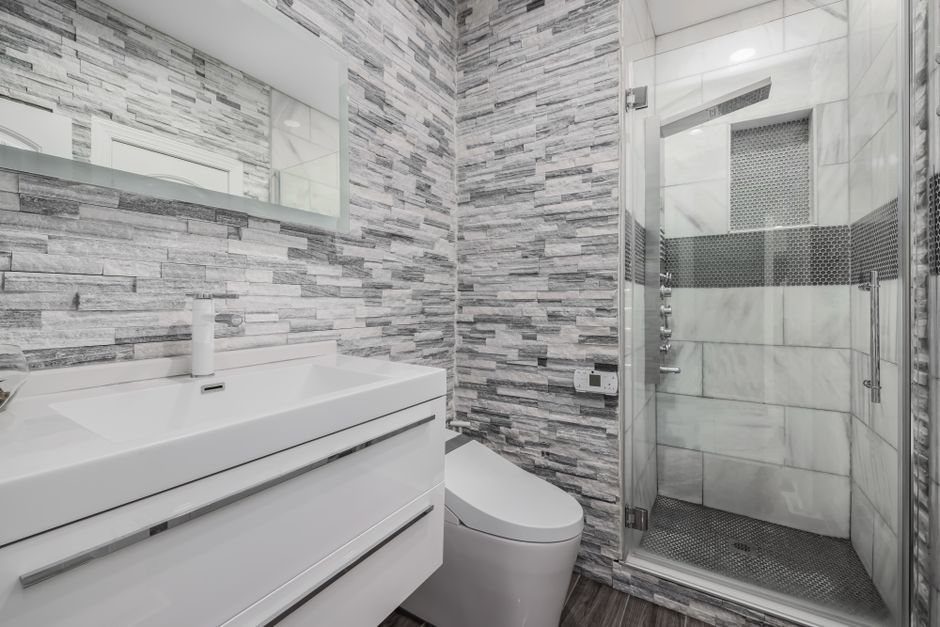 Modern bathroom remodel in Dallas Texas